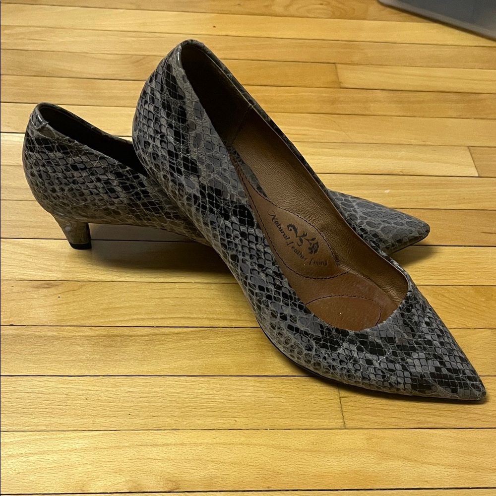 Gray Snakeskin Pattern Women's leather Pumps
